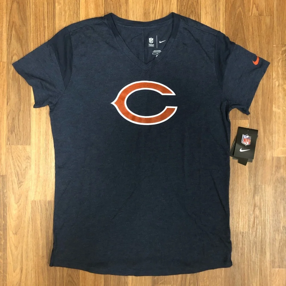 NWT Nike Chicago Bears NFL Football Navy Blue T-Shirt V-Neck Women’s Medium